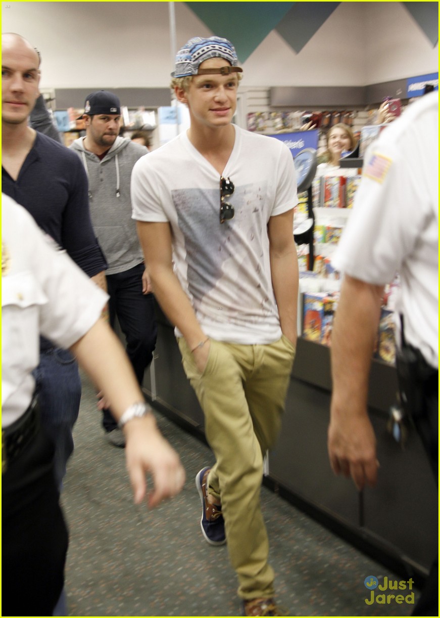 cody simpson in store signing 03