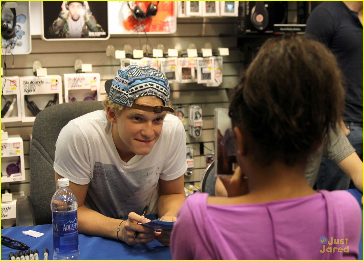 cody simpson in store signing 05
