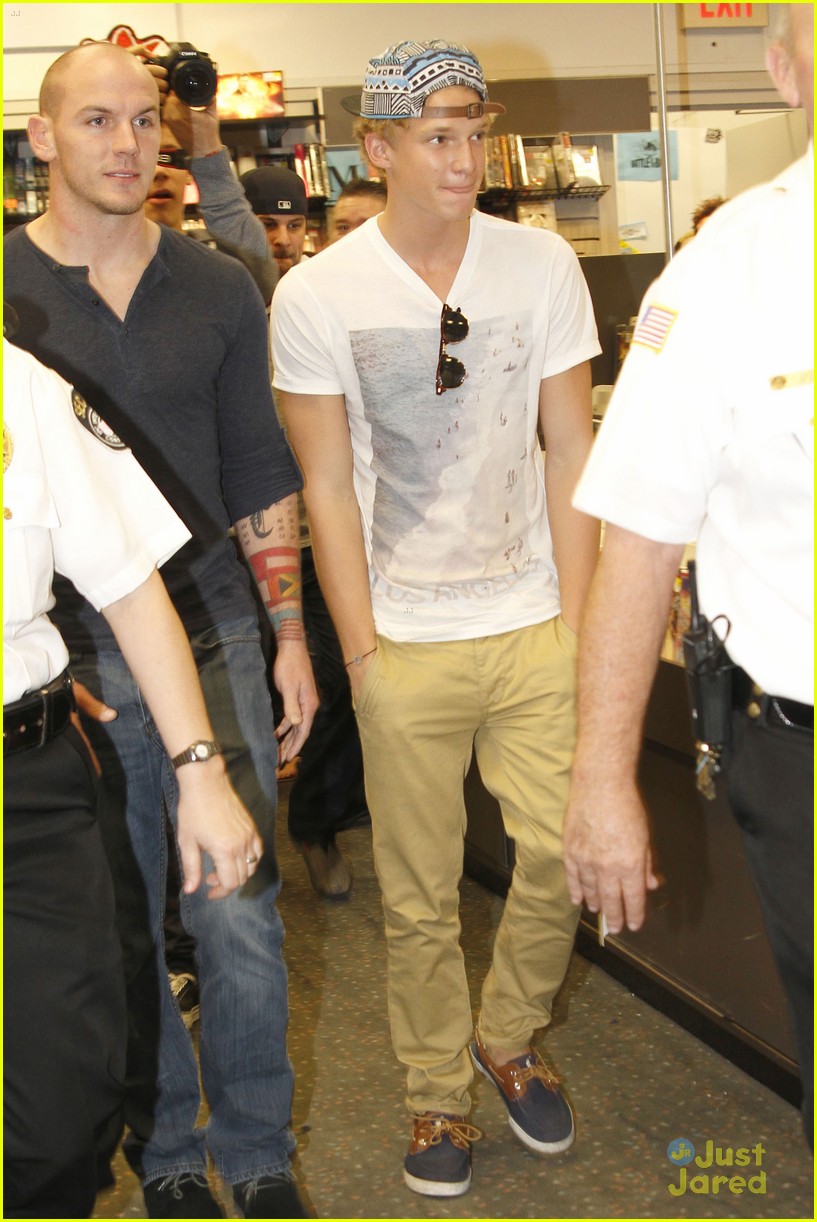 cody simpson in store signing 07