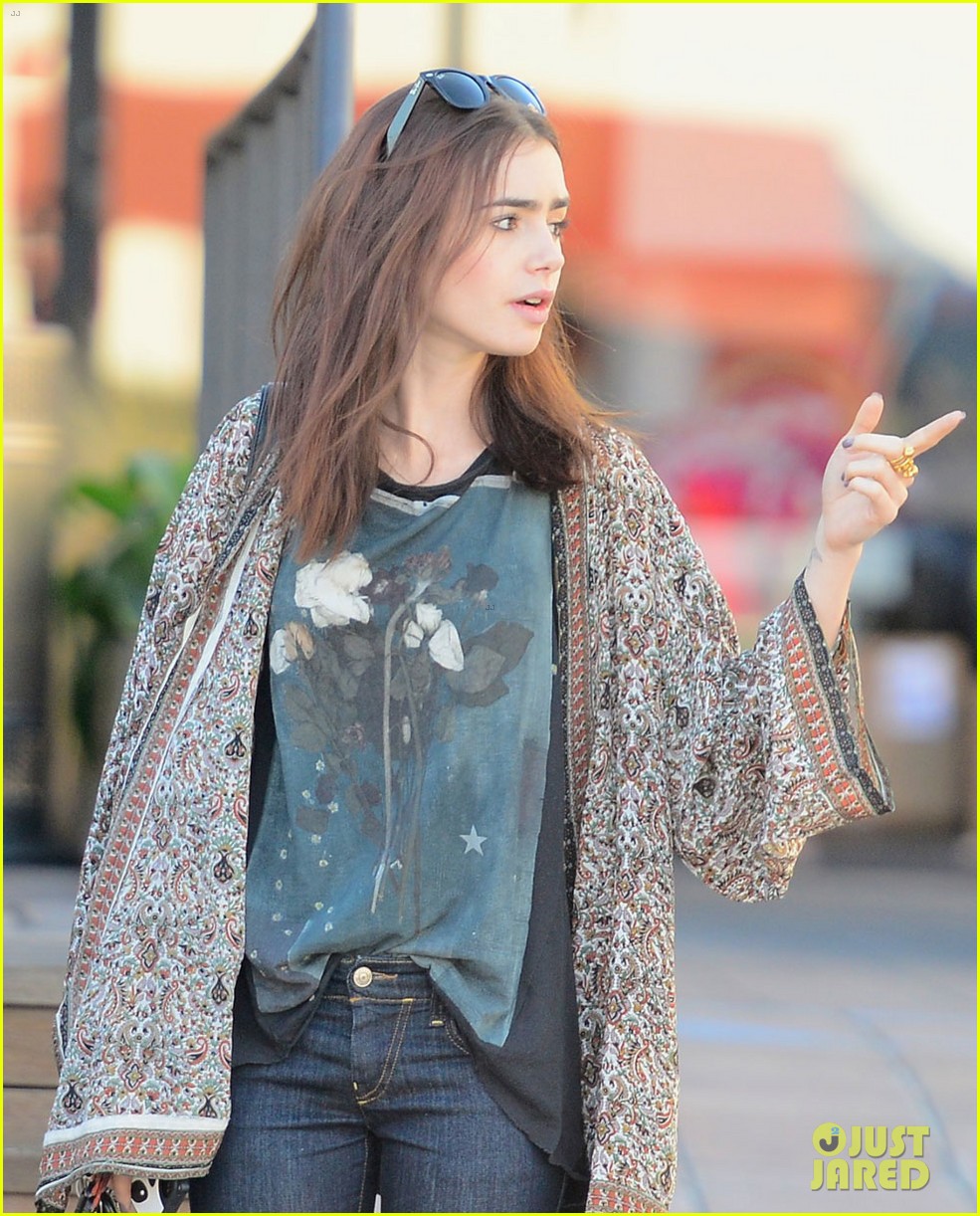 lily collins vegan lunch lady 01