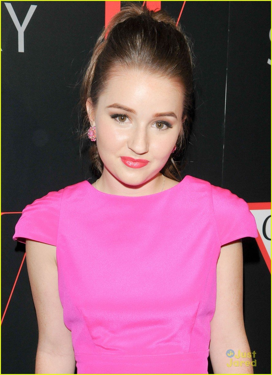 kaitlyn dever w mag party 02
