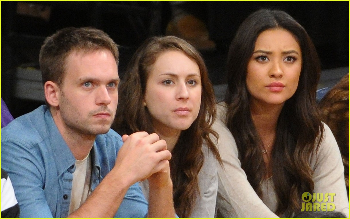shay mitchell troian bellisario lakers game girls 04