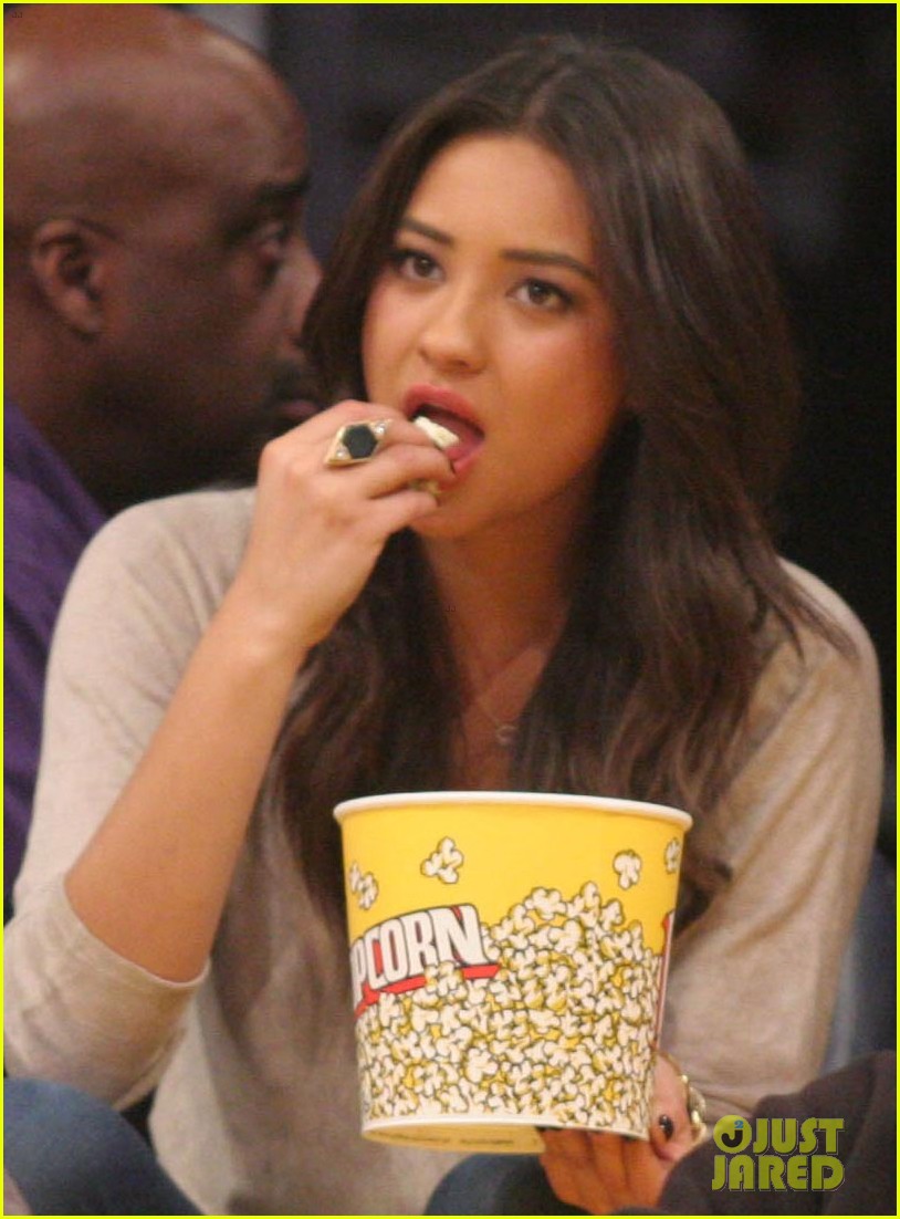 shay mitchell troian bellisario lakers game girls 06