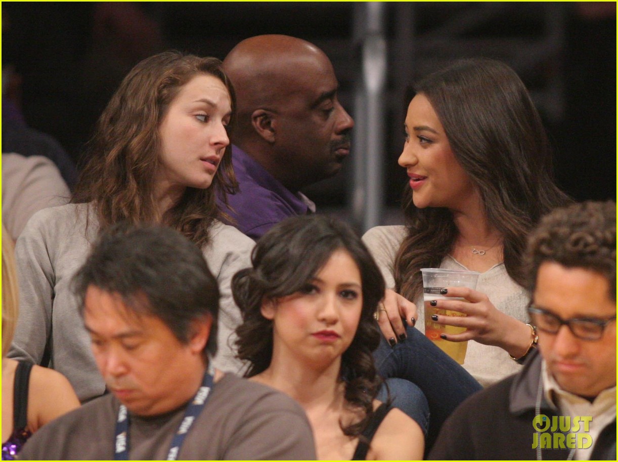 shay mitchell troian bellisario lakers game girls 09