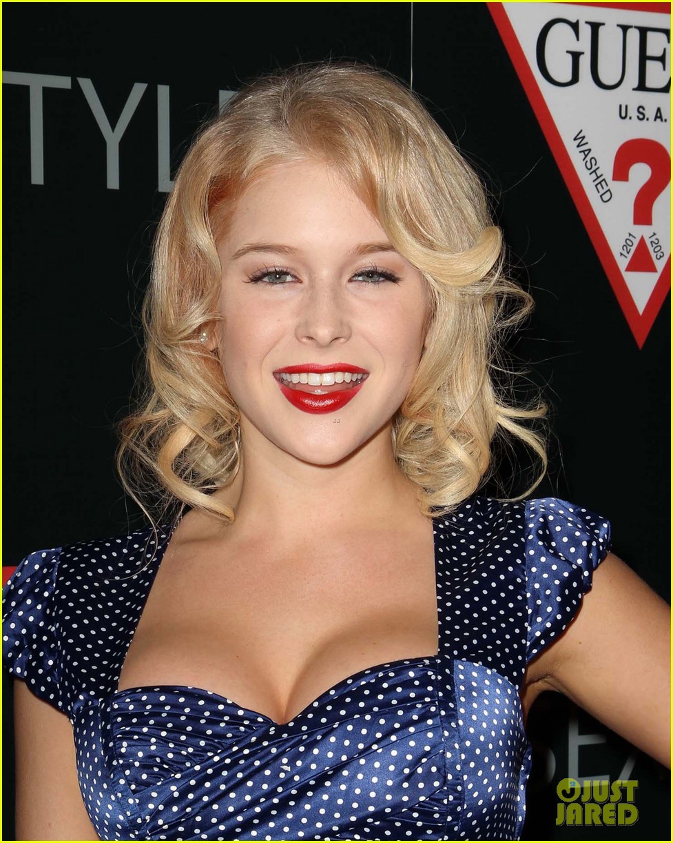 renee olstead christian serratos 30 years of fashion and film red carpet 09