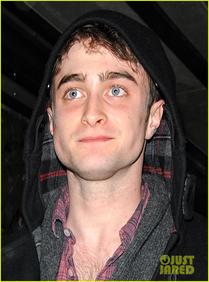 daniel radcliffe dinner with friends 08