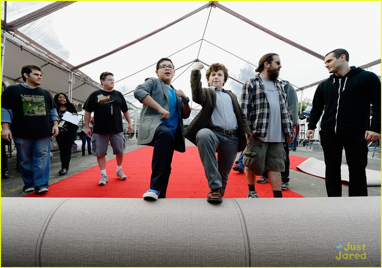 rico rodriguez nolan gould red carpet roll out sag 08