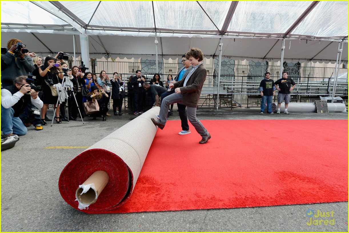 rico rodriguez nolan gould red carpet roll out sag 09