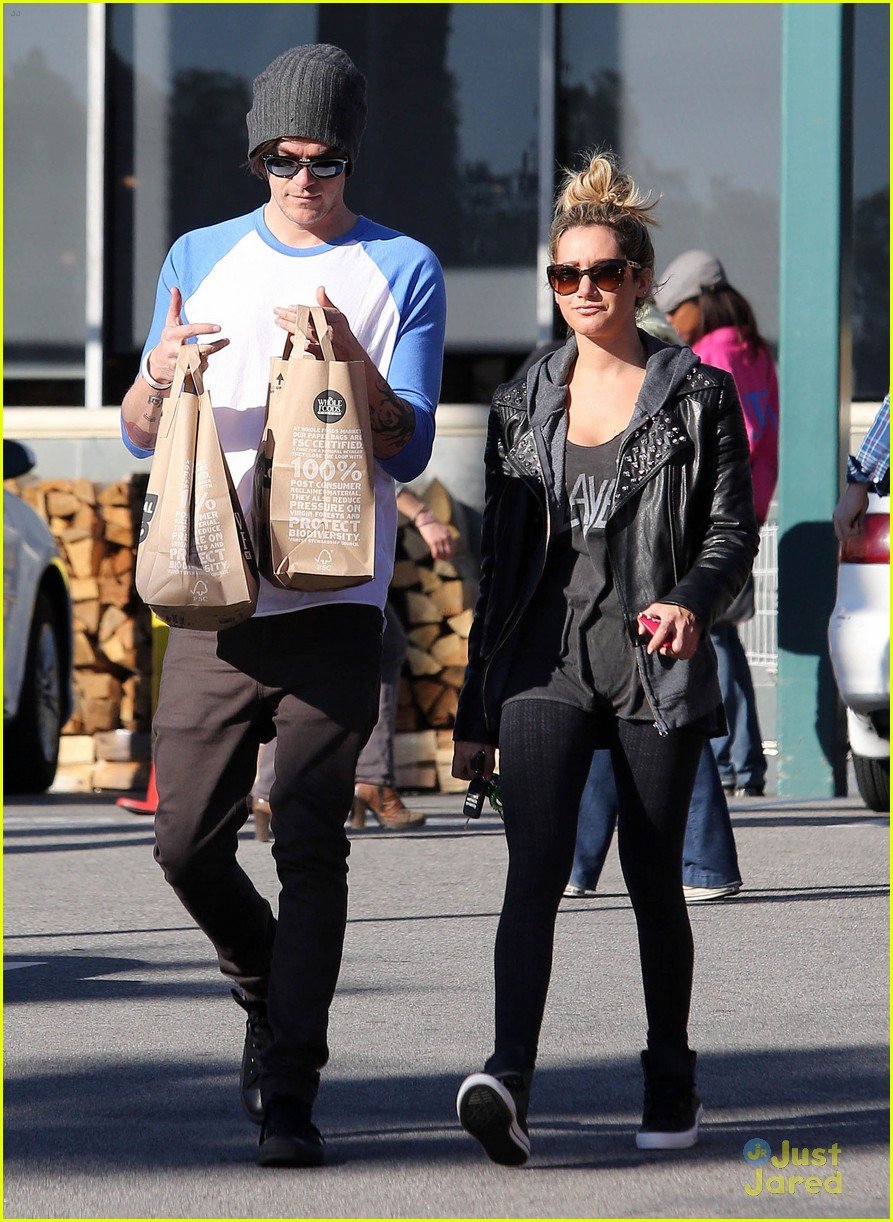 ashley tisdale chris french whole foods 01