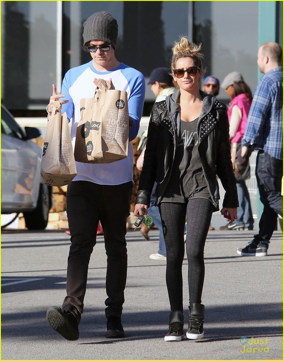 ashley tisdale chris french whole foods 11