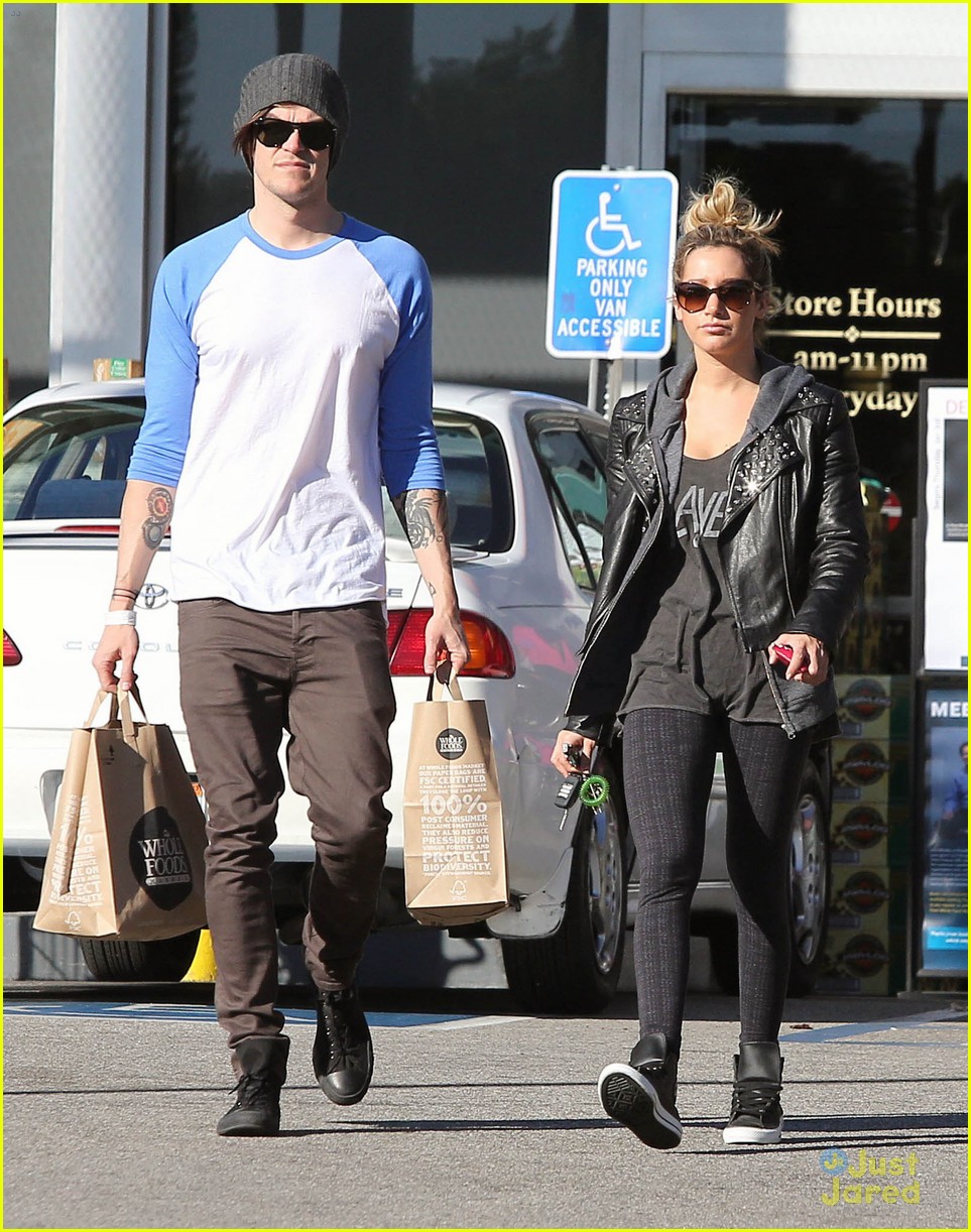 ashley tisdale chris french whole foods 14