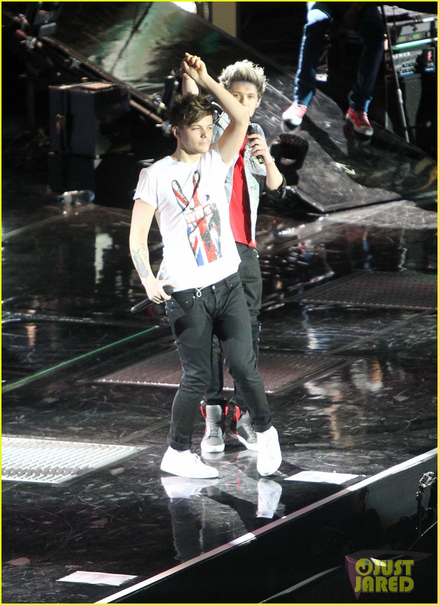 one direction o2 arena performance 16