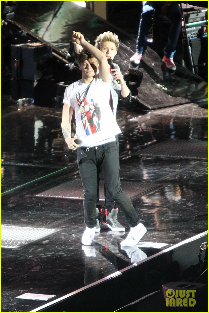 one direction o2 arena performance 17