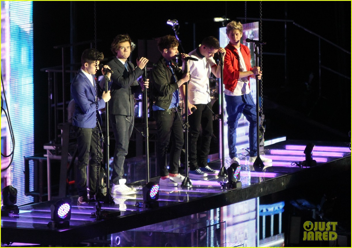 one direction o2 arena performance 25