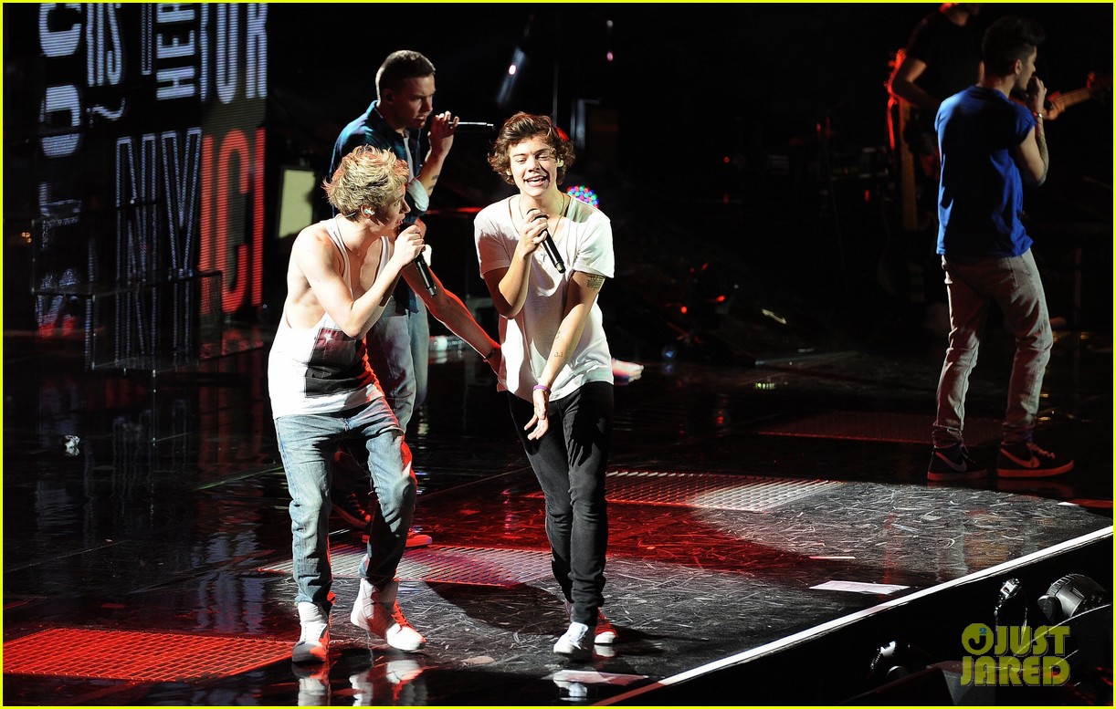 one direction o2 arena performance 31