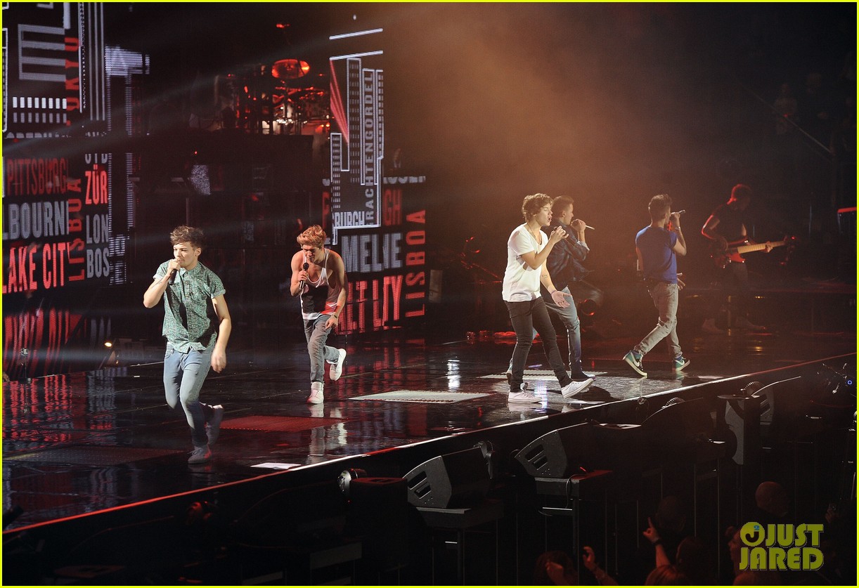 one direction o2 arena performance 33
