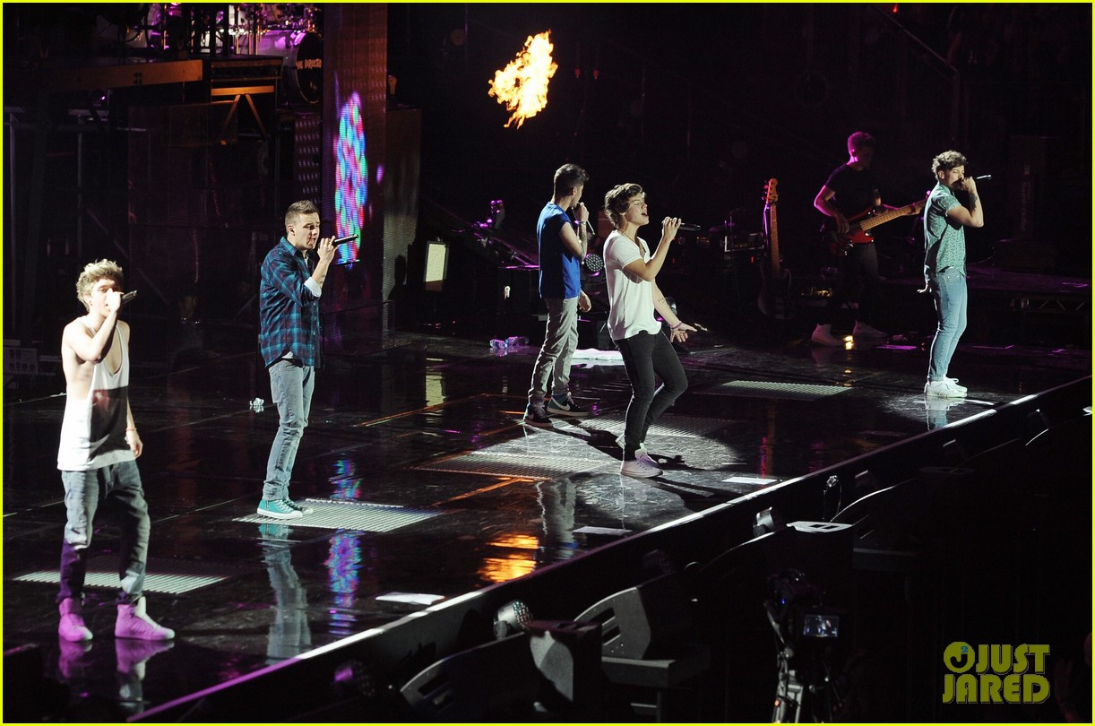 one direction o2 arena performance 35
