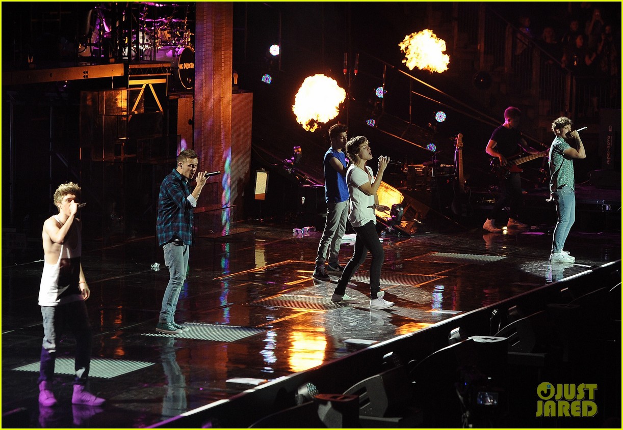 one direction o2 arena performance 36