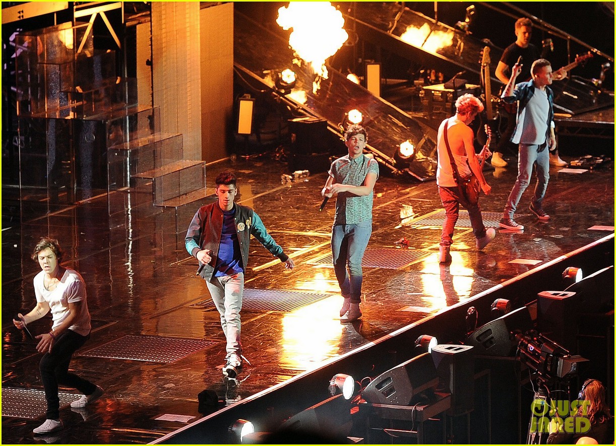 one direction o2 arena performance 44