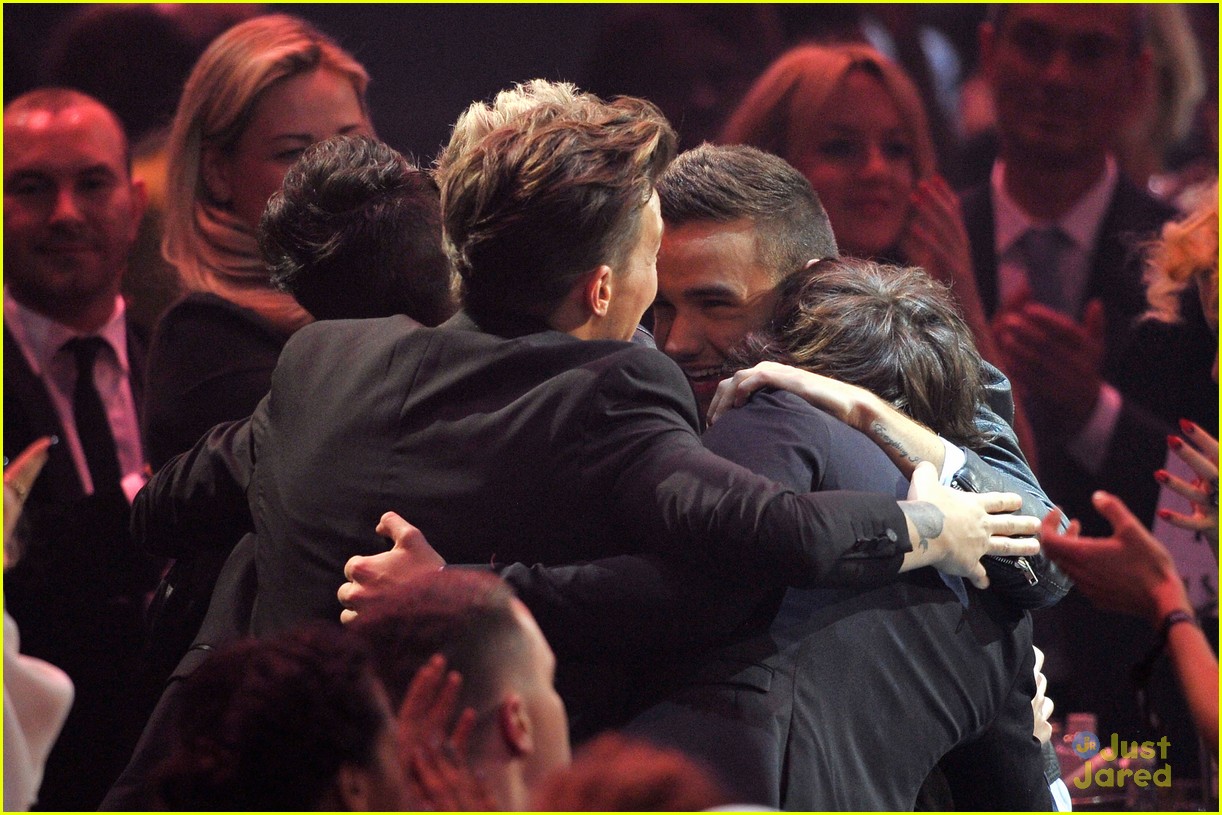 one direction brit awards performance 10