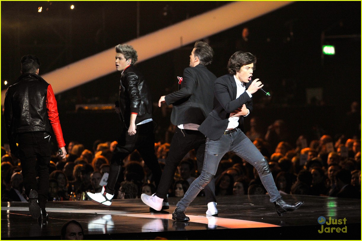 one direction brit awards performance 12