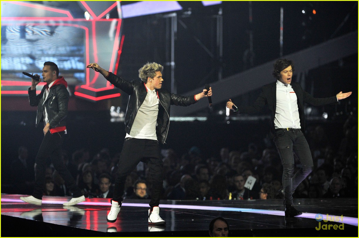 one direction brit awards performance 16