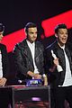 one direction brit awards performance 17