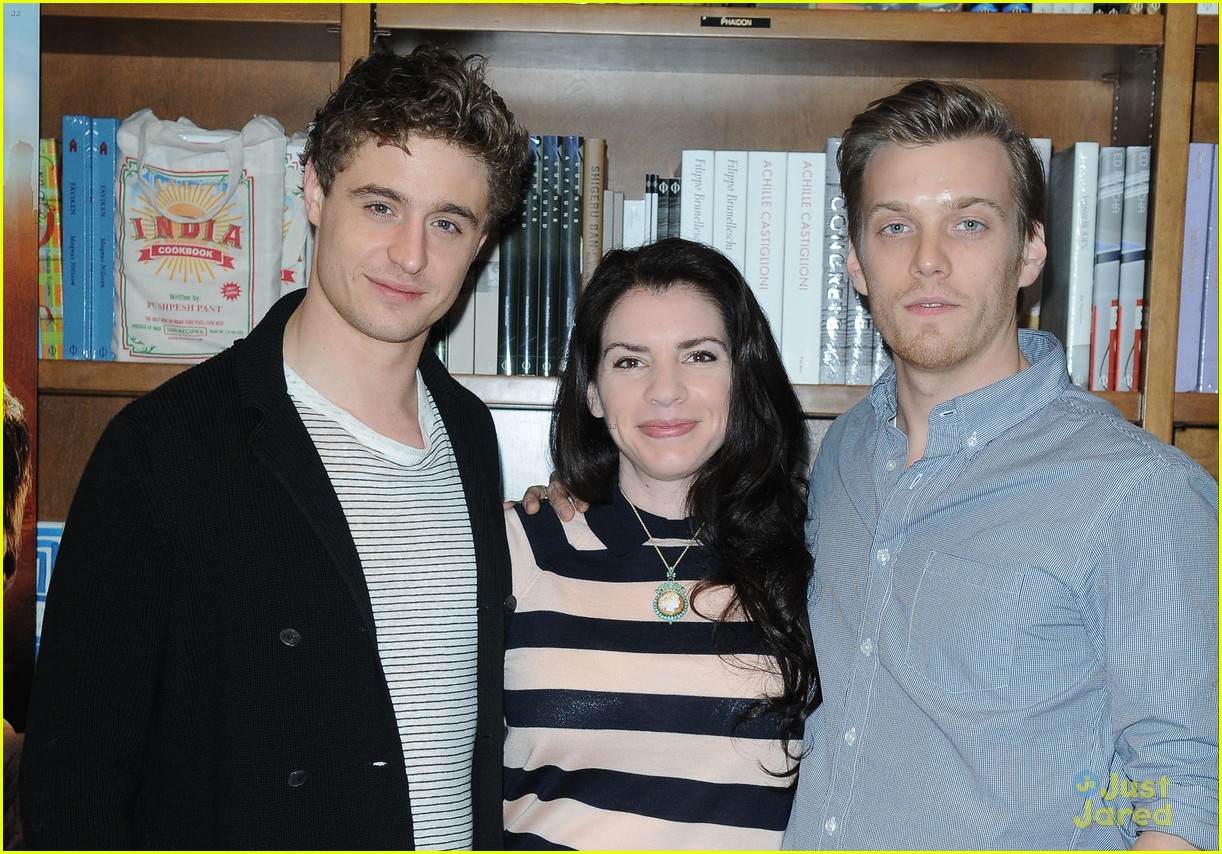 jake abel max irons the host book signing with stephanie meyer 01