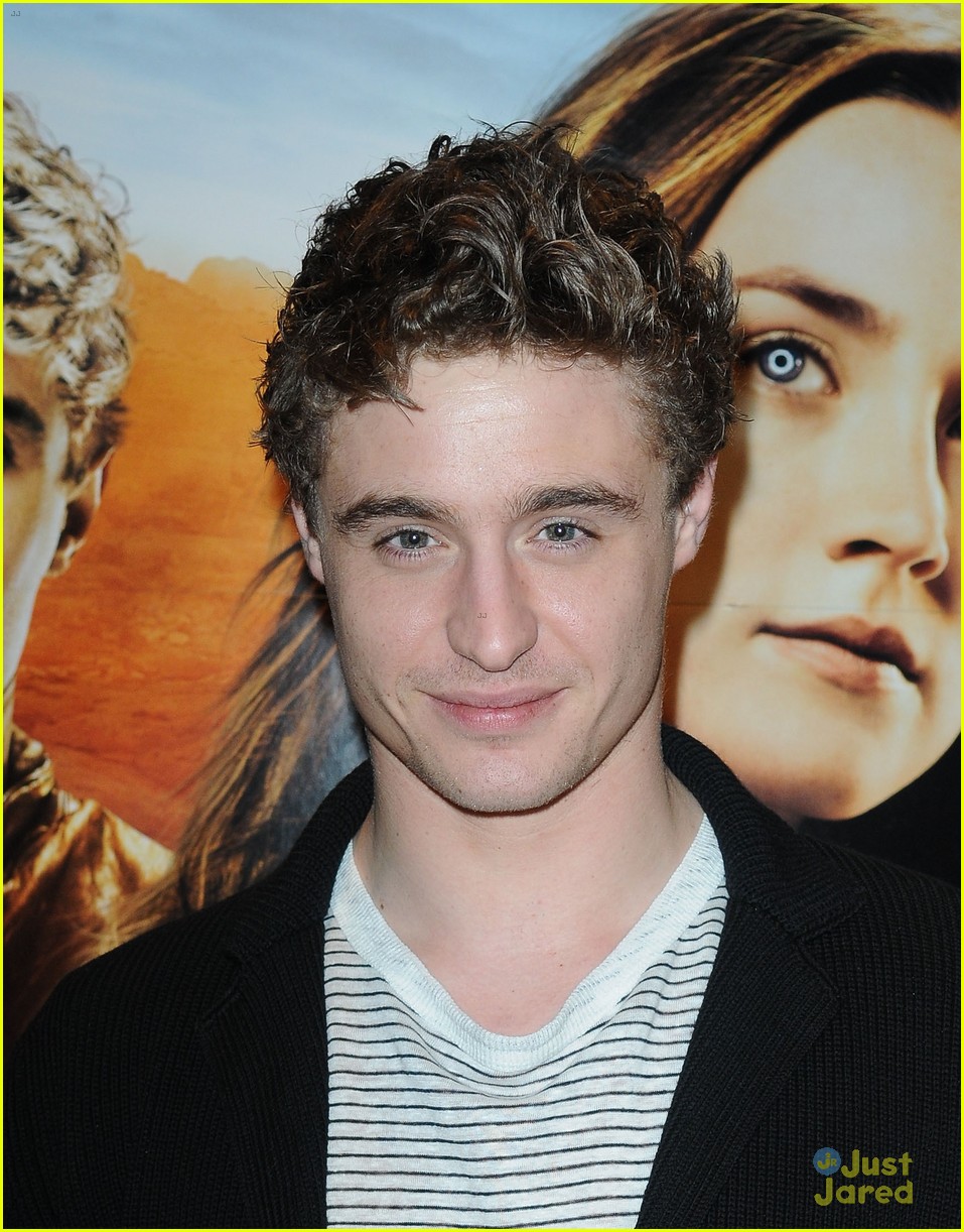 jake abel max irons the host book signing with stephanie meyer 04