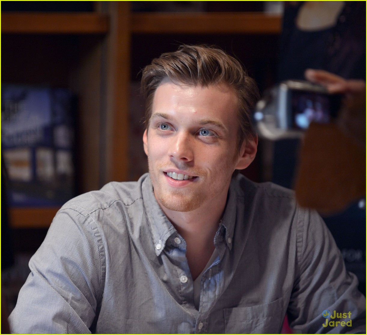 jake abel max irons the host book signing with stephanie meyer 10