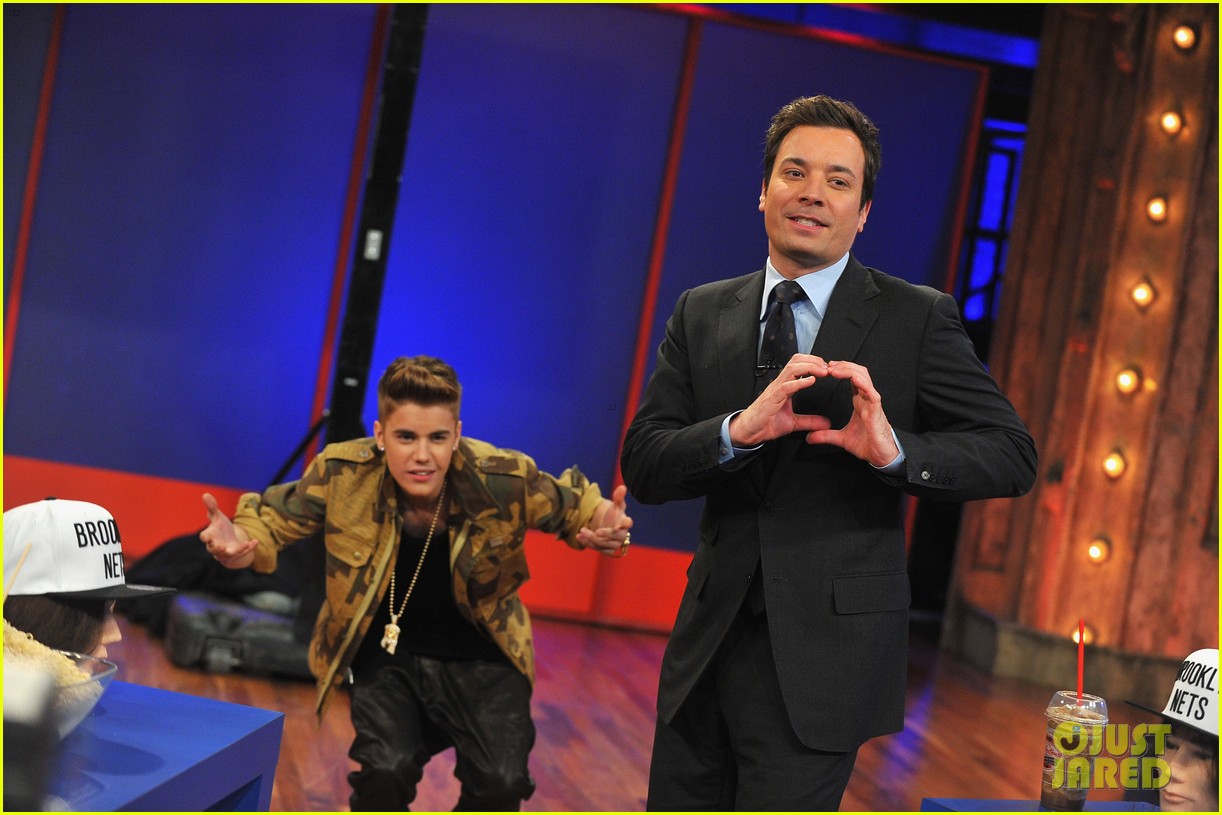 justin bieber late night appearance abs 12