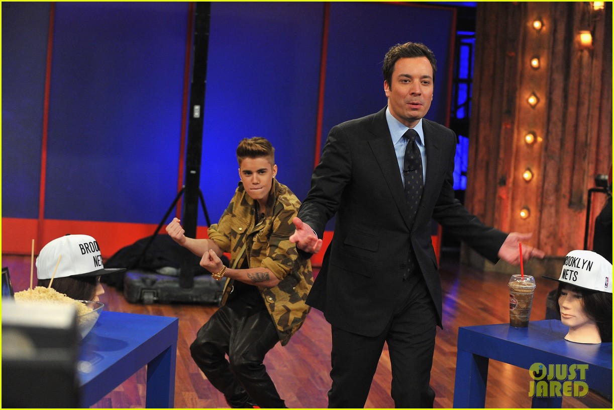 justin bieber late night appearance abs 23