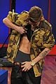 justin bieber late night appearance abs 05
