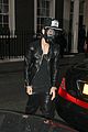 justin bieber wears gas mask while shopping 01