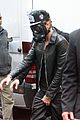 justin bieber wears gas mask while shopping 03