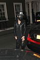 justin bieber wears gas mask while shopping 06