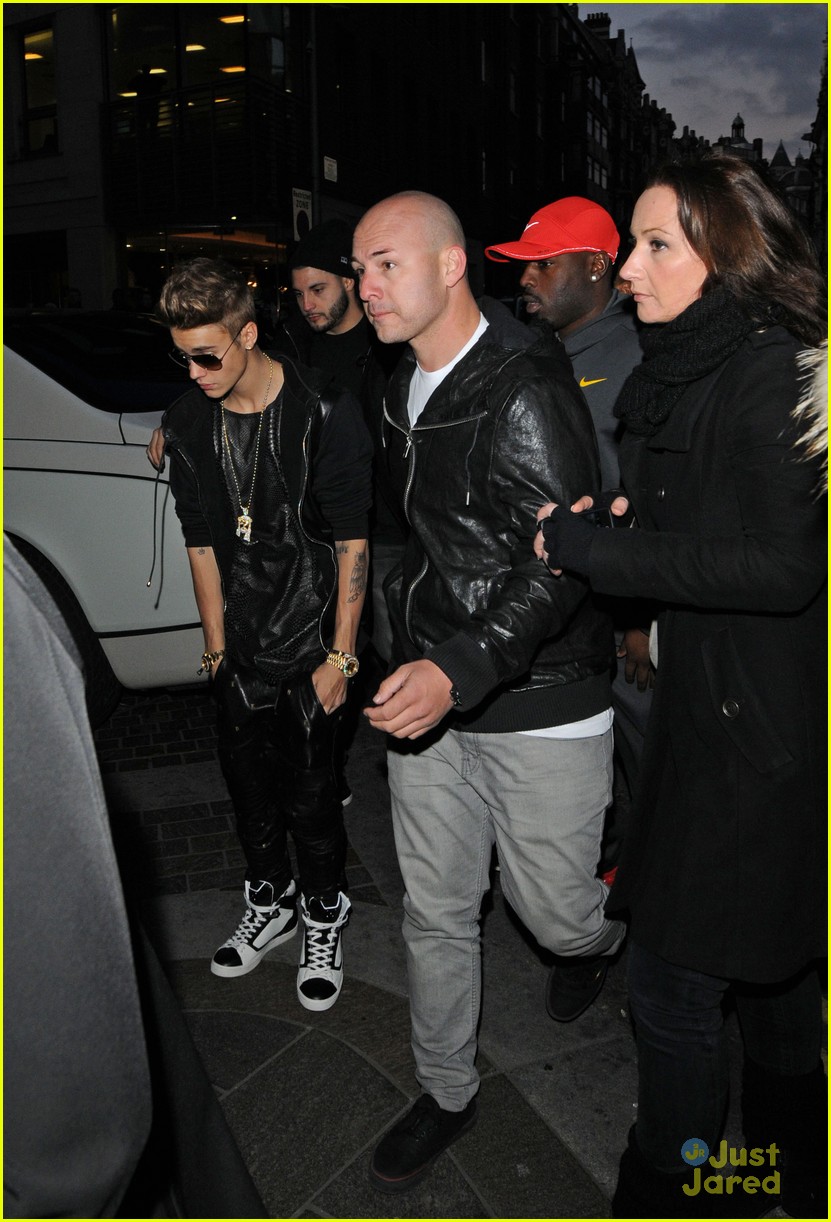 justin bieber shoe shopping with will i am 05