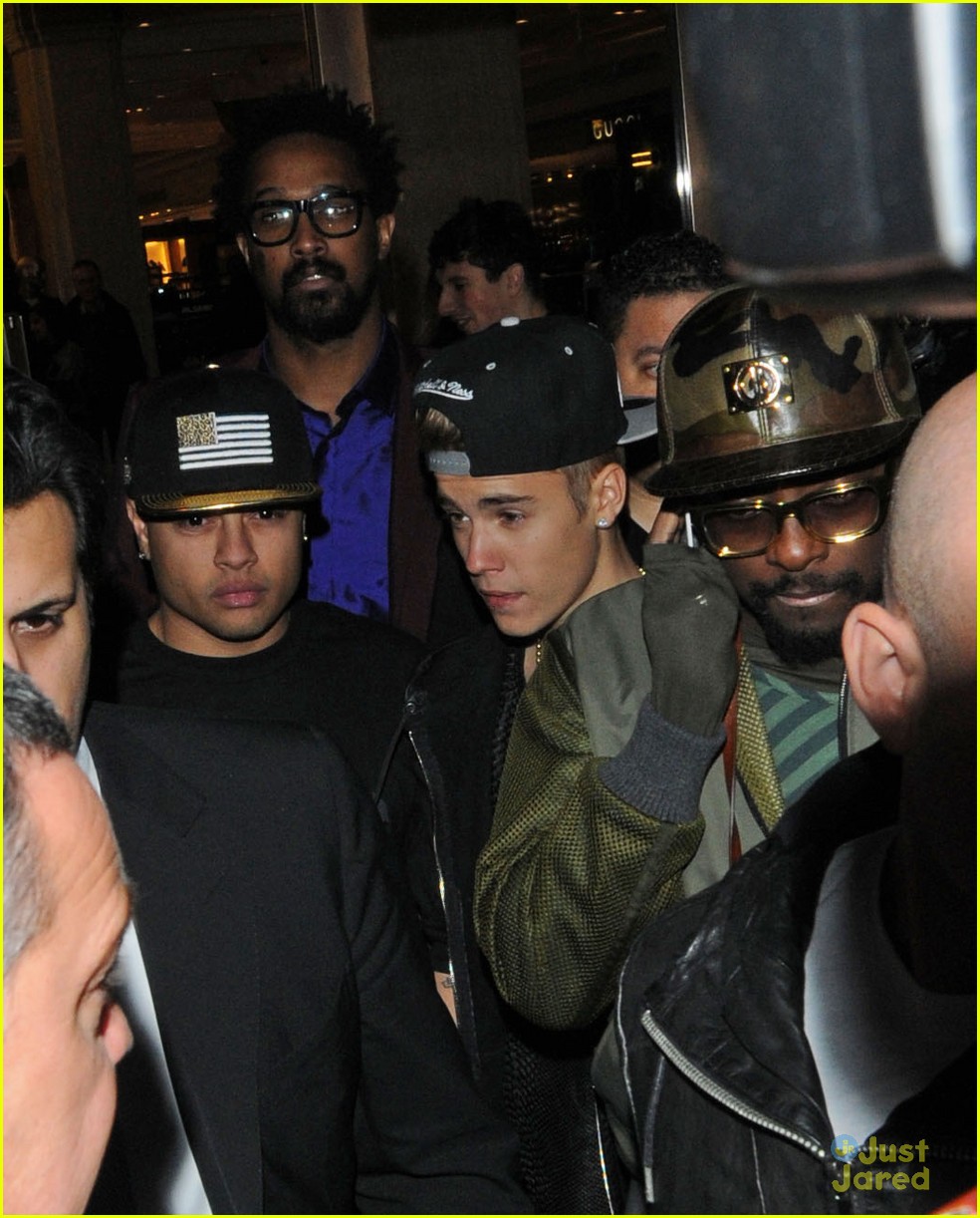 justin bieber shoe shopping with will i am 06