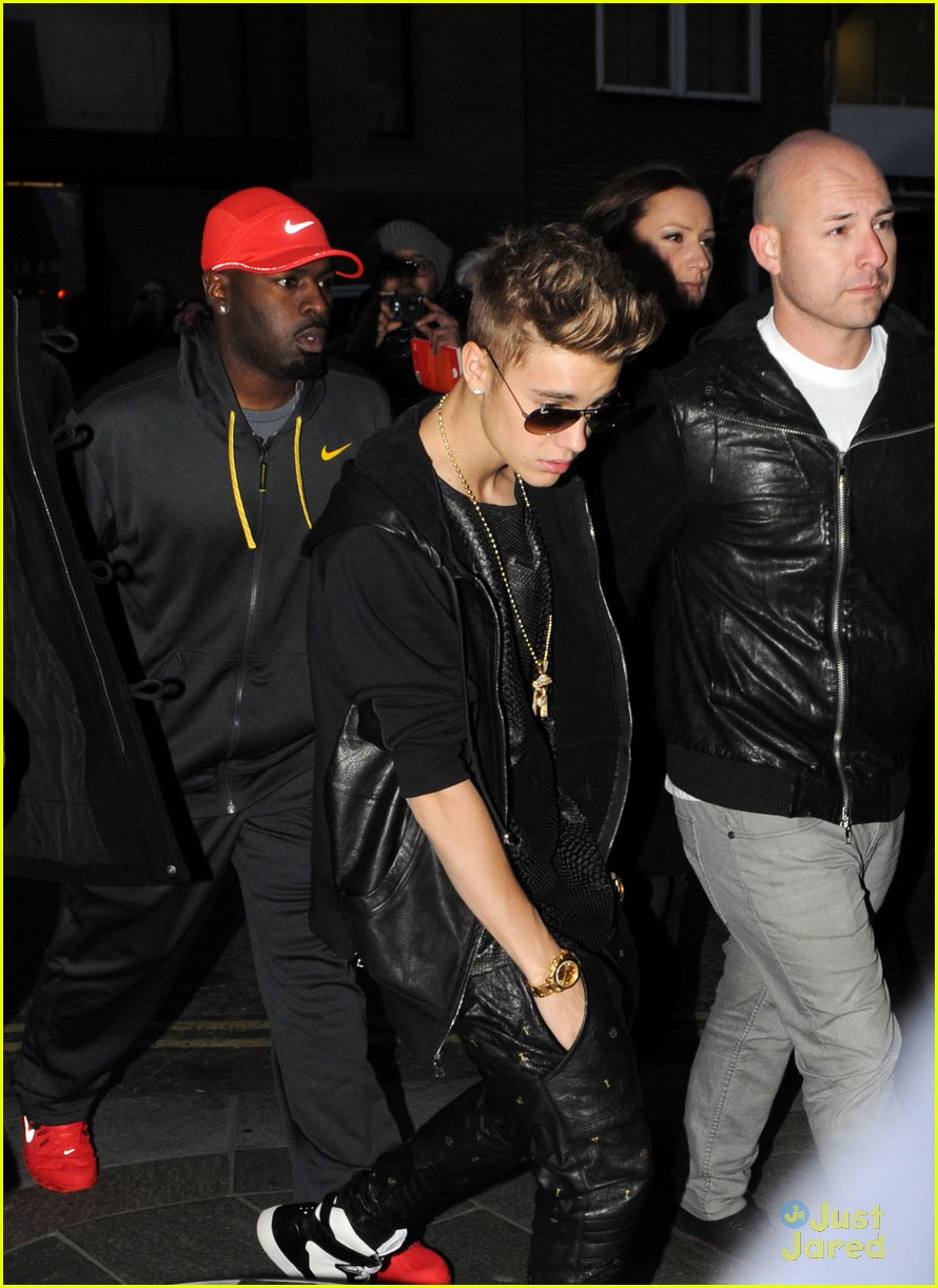 justin bieber shoe shopping with will i am 08