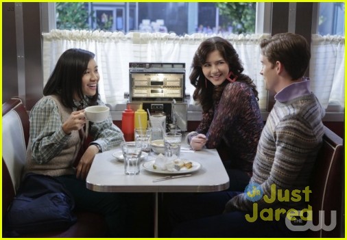 jj sits down with the carrie diaries cast 10