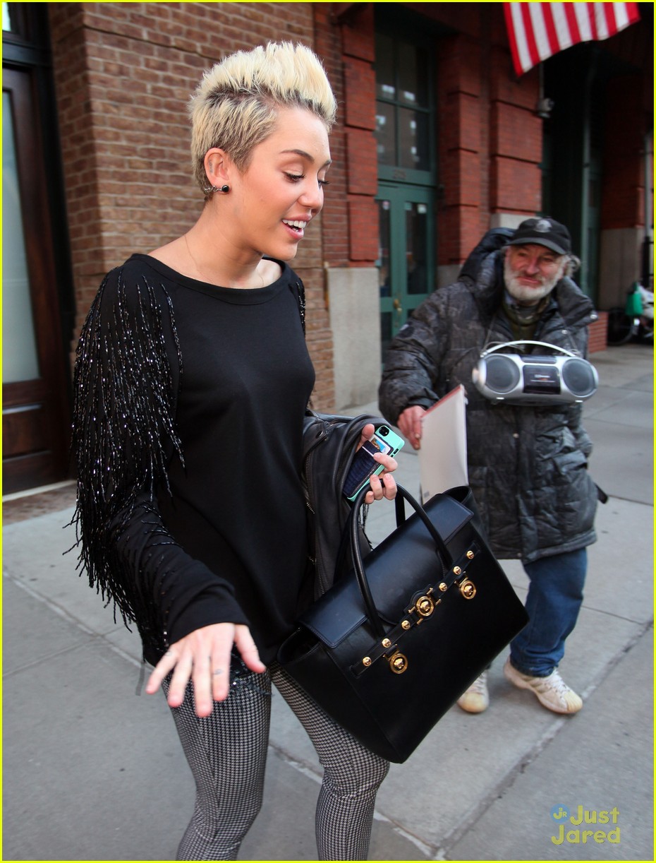 miley cyrus amazing music on the way 02