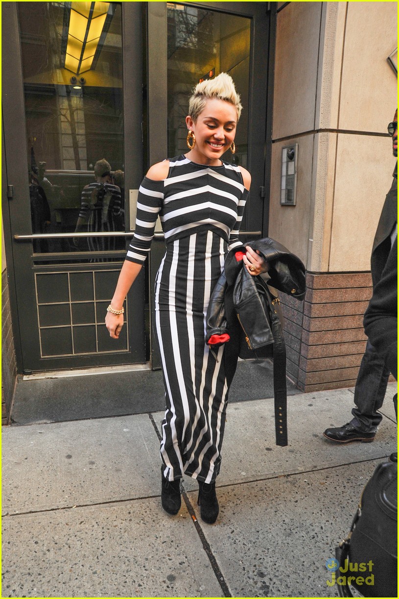 miley cyrus amazing music on the way 08
