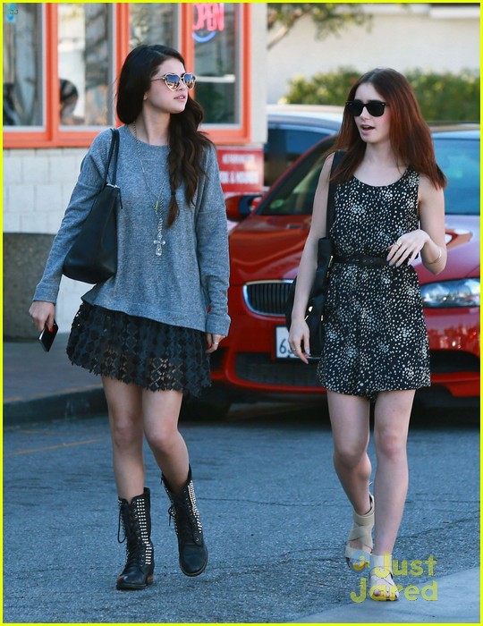 selena gomez lunch with lily collins 04
