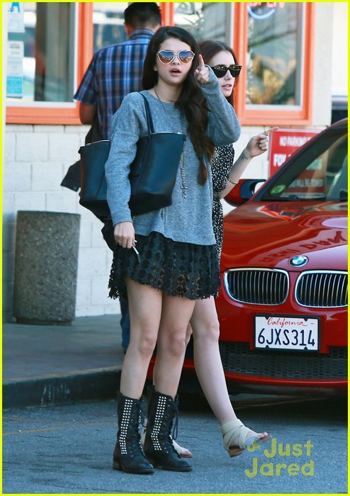 selena gomez lunch with lily collins 12