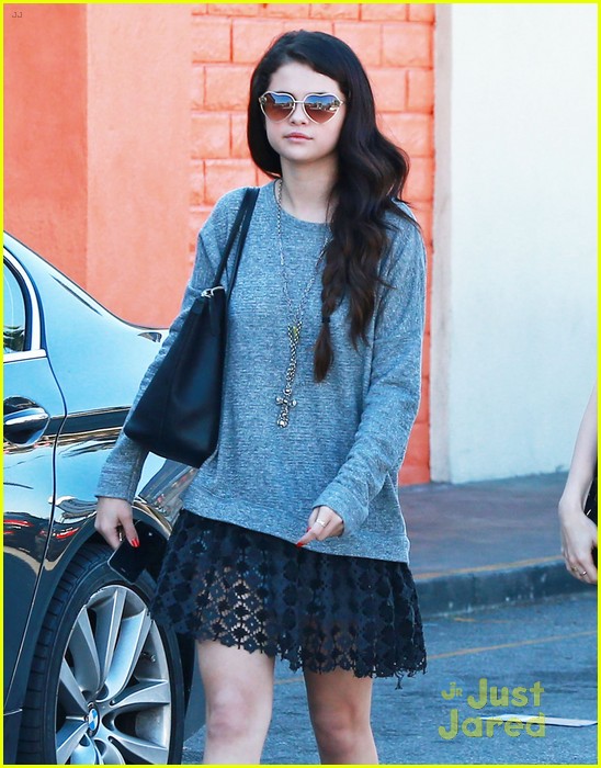 selena gomez lunch with lily collins 15
