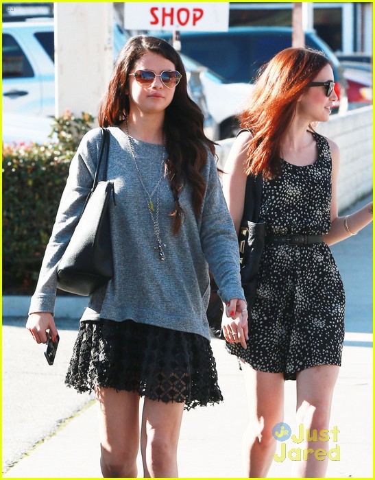 selena gomez lunch with lily collins 20