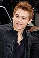 hunter hayes is really nervous about the grammy awards 02