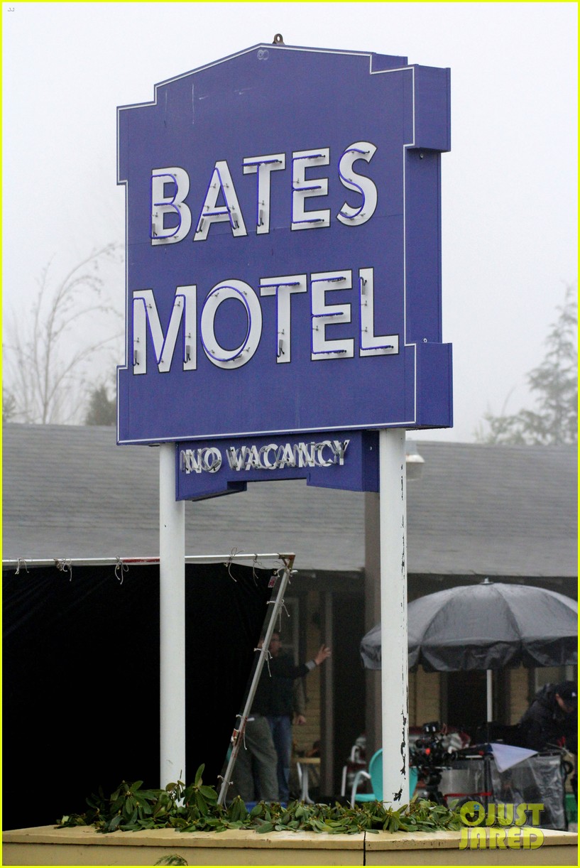 freddie highmore bates motel set 03