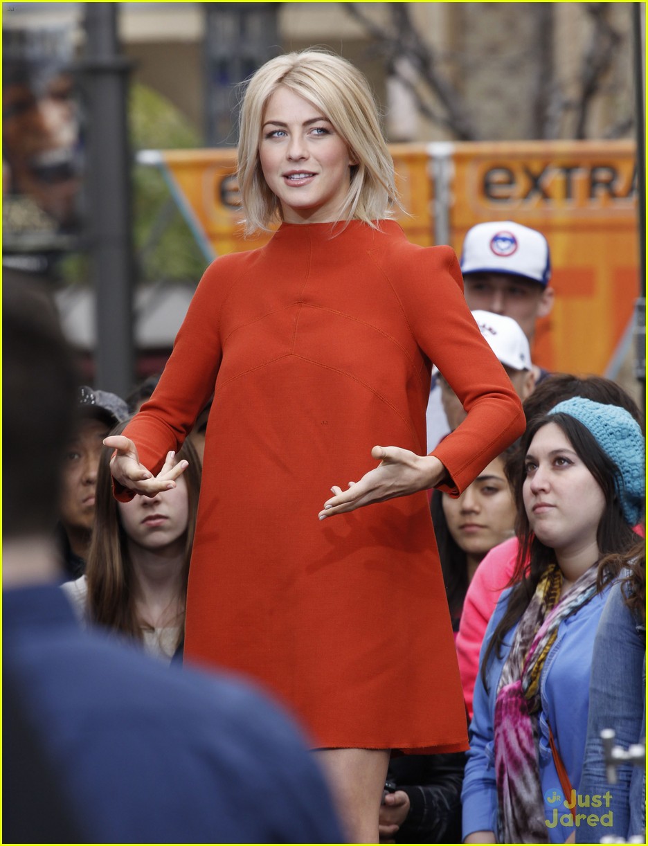julianne hough extra appearance at the grove 04