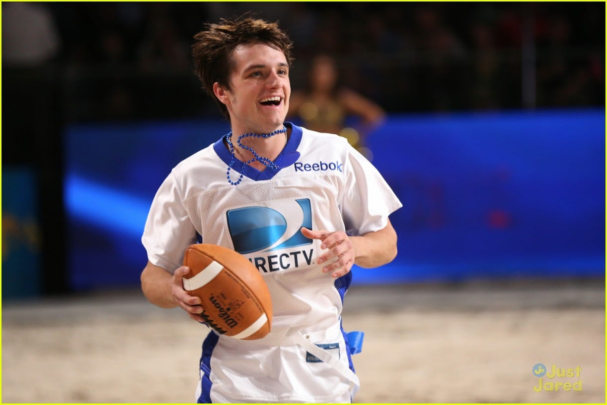 Josh Hutcherson: Celebrity Beach Bowl 2013: Photo 530159 | Josh Hutcherson  Pictures | Just Jared Jr.